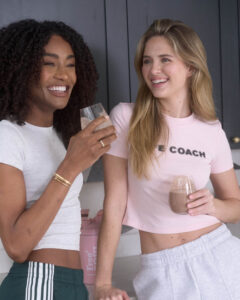 زيادة الوزن: توفر سعرات حرارية إضافية وبروتينات وكربوهيدرات، مما يساعد في زيادة الوزن بشكل عام، كما تشير أمازون. الحفاظ على كتلة الجسم الصافية: تساهم في تقليل فقدان العضلات أثناء اتباع حمية غذائية لإنقاص الوزن، مما يساعد في فقدان الدهون وليس العضلات. دعم الانتعاش العضلي: تساعد في تعافي العضلات بعد التمرين، مما يتيح لك التدرب بقوة أكبر في المرات القادمة.