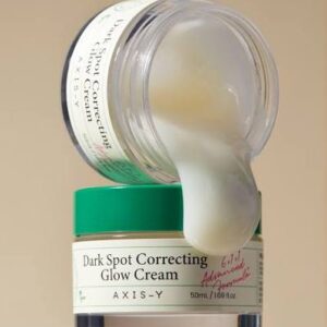 كريم Dark Spot Correcting للتصبغات والبقع الداكنة، يساعد على تفتيح لون البشرة وتوحيد لونها . يحتوي على مكونات فعالة مثل [2% ألفا أربوتين] وعلى [5% نياسيناميد] التي تساعد على تحسين إشراقة البشرة ومعالجة التصبغات.
